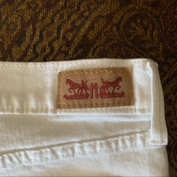 Levi’s Juniors White Shorts - Picture 2 of 4